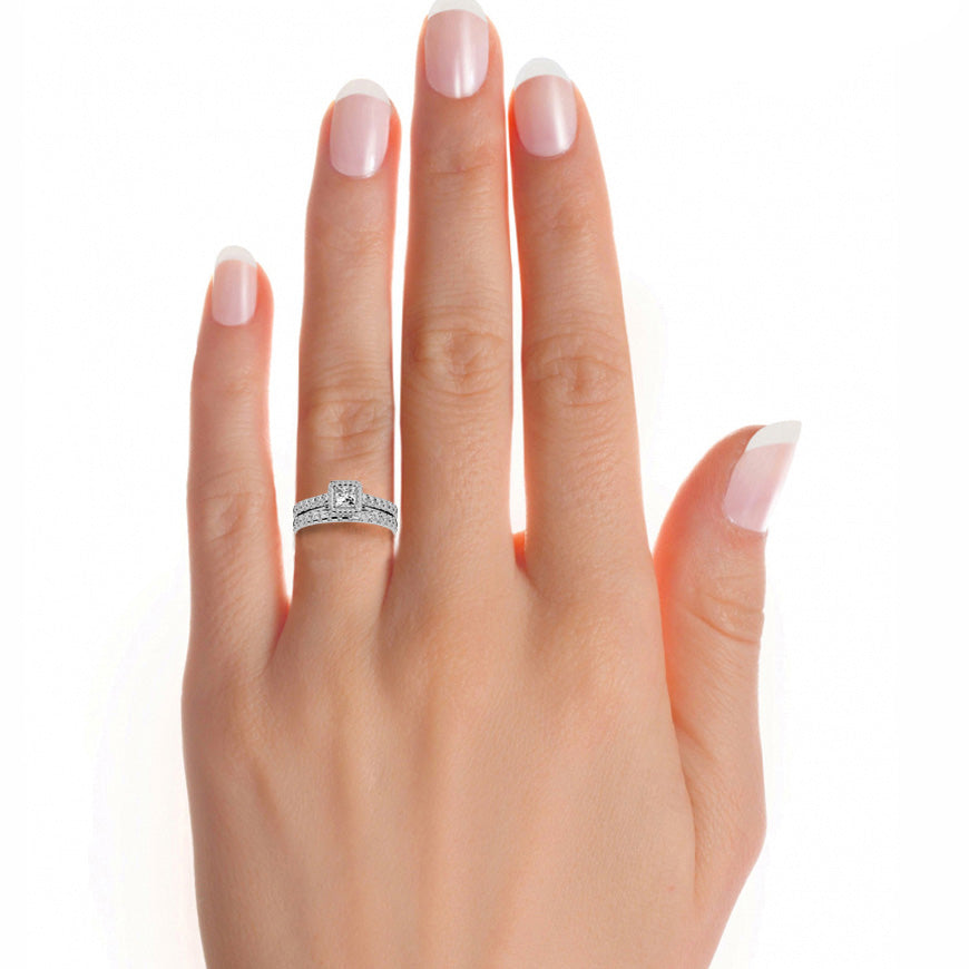 Evianna Solitaire Halo Ring